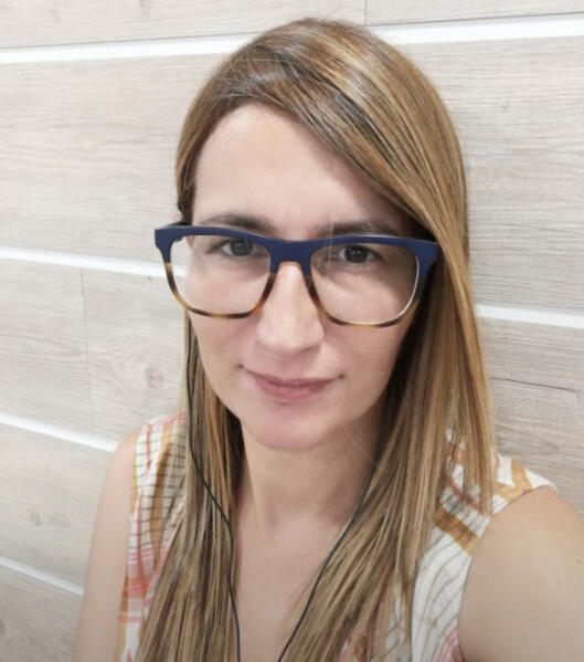 Carmen Mosquera, arquitecta bioclimática y fundadora de Biotopos Arquitectura, especializada en diseño sostenible y bioconstrucción en Panamá